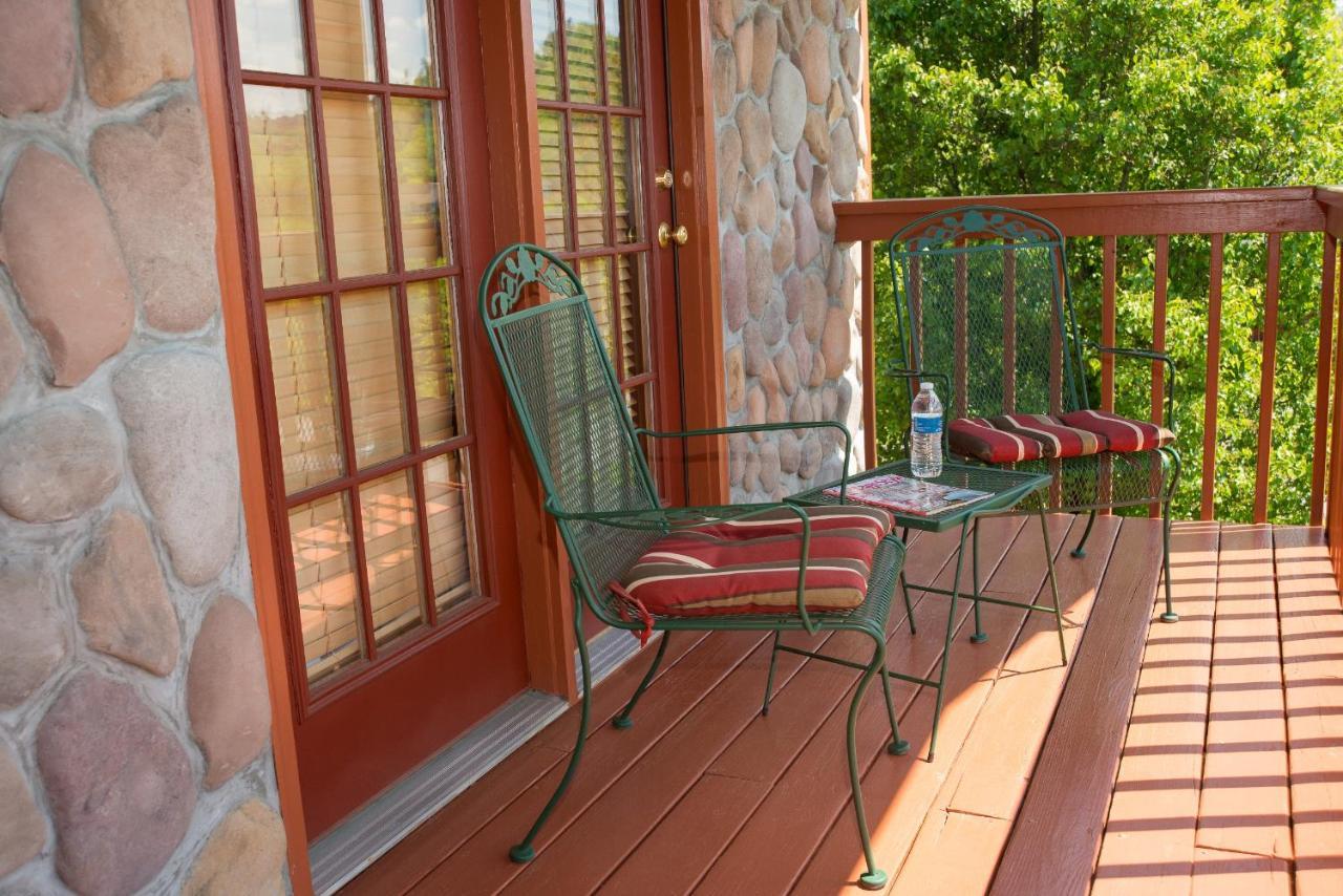 Berry Springs Lodge Sevierville Habitación foto